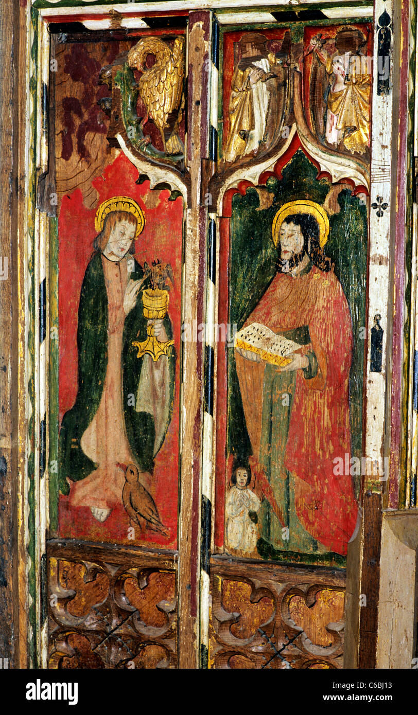 Morston Norfolk. Jubé, de Saint John, de Saint Matthieu deux des quatre évangélistes Saint Saints évangéliste écrans peints peinture Banque D'Images