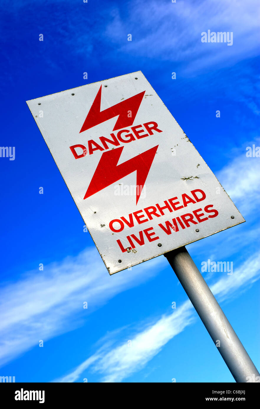 Danger overhead live wires sign Banque de photographies et d’images à ...