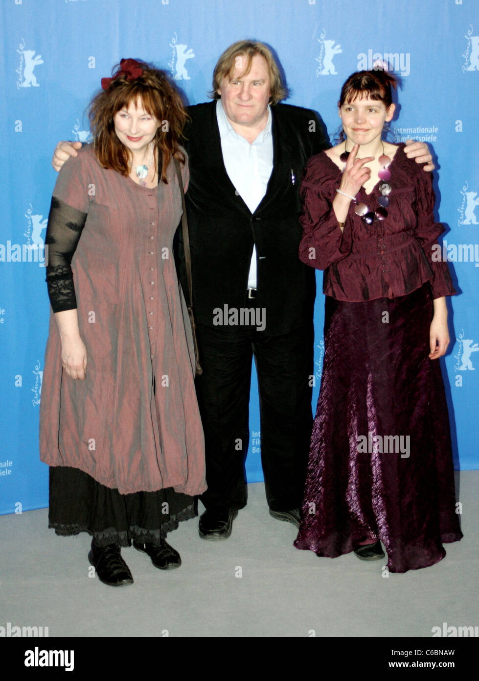 Yolande Moreau, Gérard Depardieu et Miss Ming au 60e Festival International du Film de Berlin (Berlinale) - 'Mammuth' photocall Banque D'Images