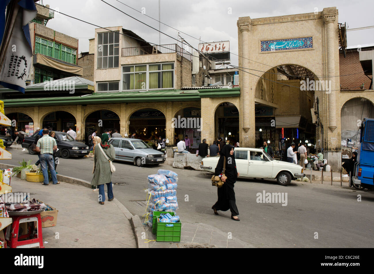 De l'entrée nouvellement rénové bazar Tajrish historique dans le nord de Téhéran, Iran Banque D'Images