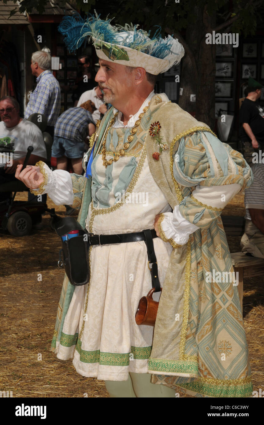 Un homme habillé en costume médiéval à la Renaissance Festival à Crownsville, Maryland Banque D'Images Un homme habillé en costume médiéval à la Renaissance Festival à Crownsville, Maryland Banque D'Images