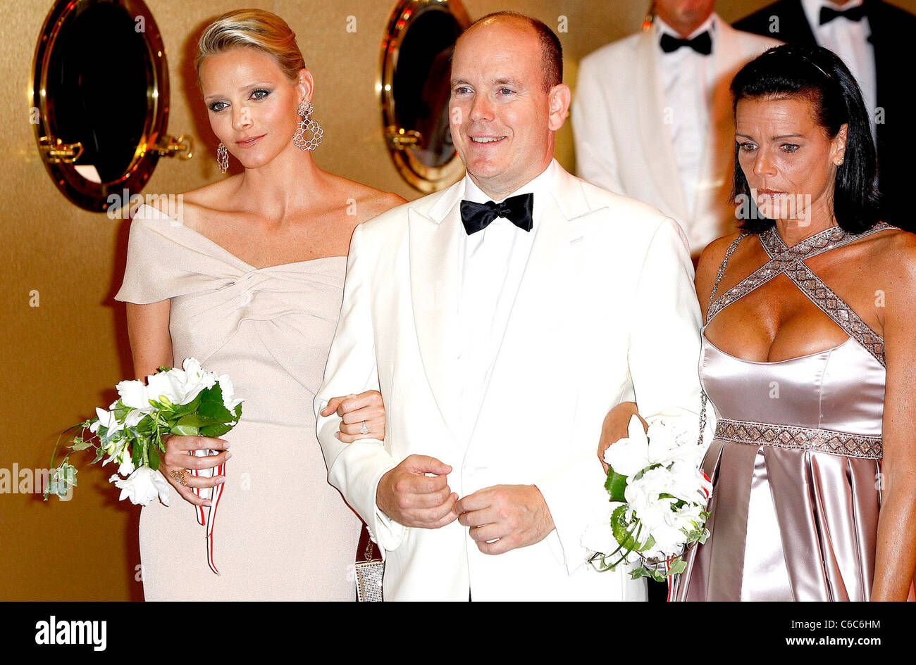 Charlene Wittstock, S.A.S. le Prince Albert II de Monaco et de la Princesse  Stéphanie de Monaco 62e Bal de la Croix Rouge à Monte Carlo. Monte Photo  Stock - Alamy