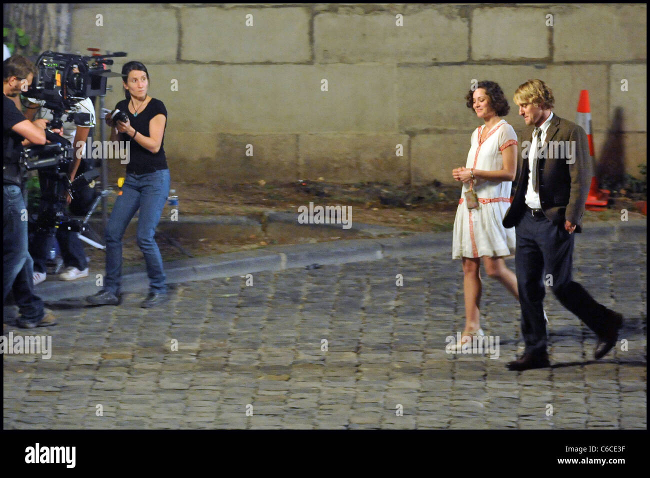 Marion Cotillard et Owen Wilson sur le plateau de son nouveau film ...