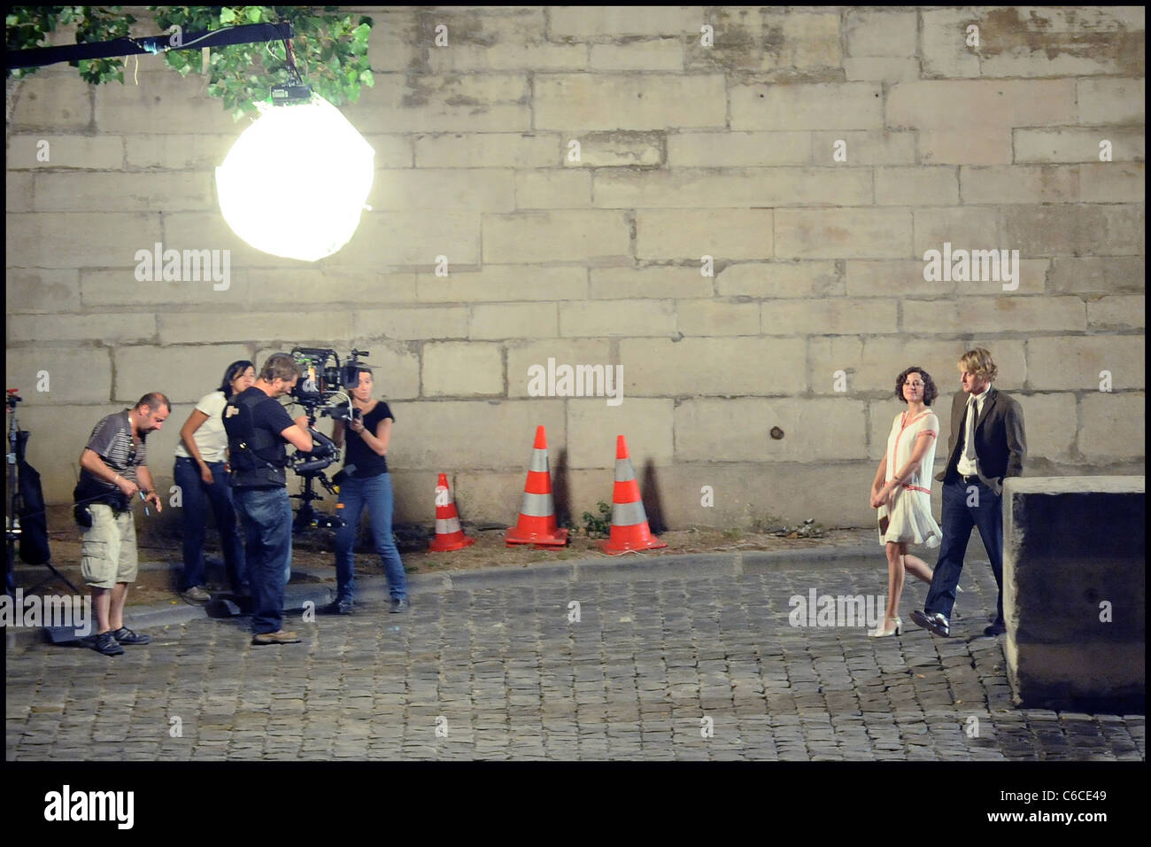 Marion Cotillard et Owen Wilson sur le plateau de son nouveau film ...