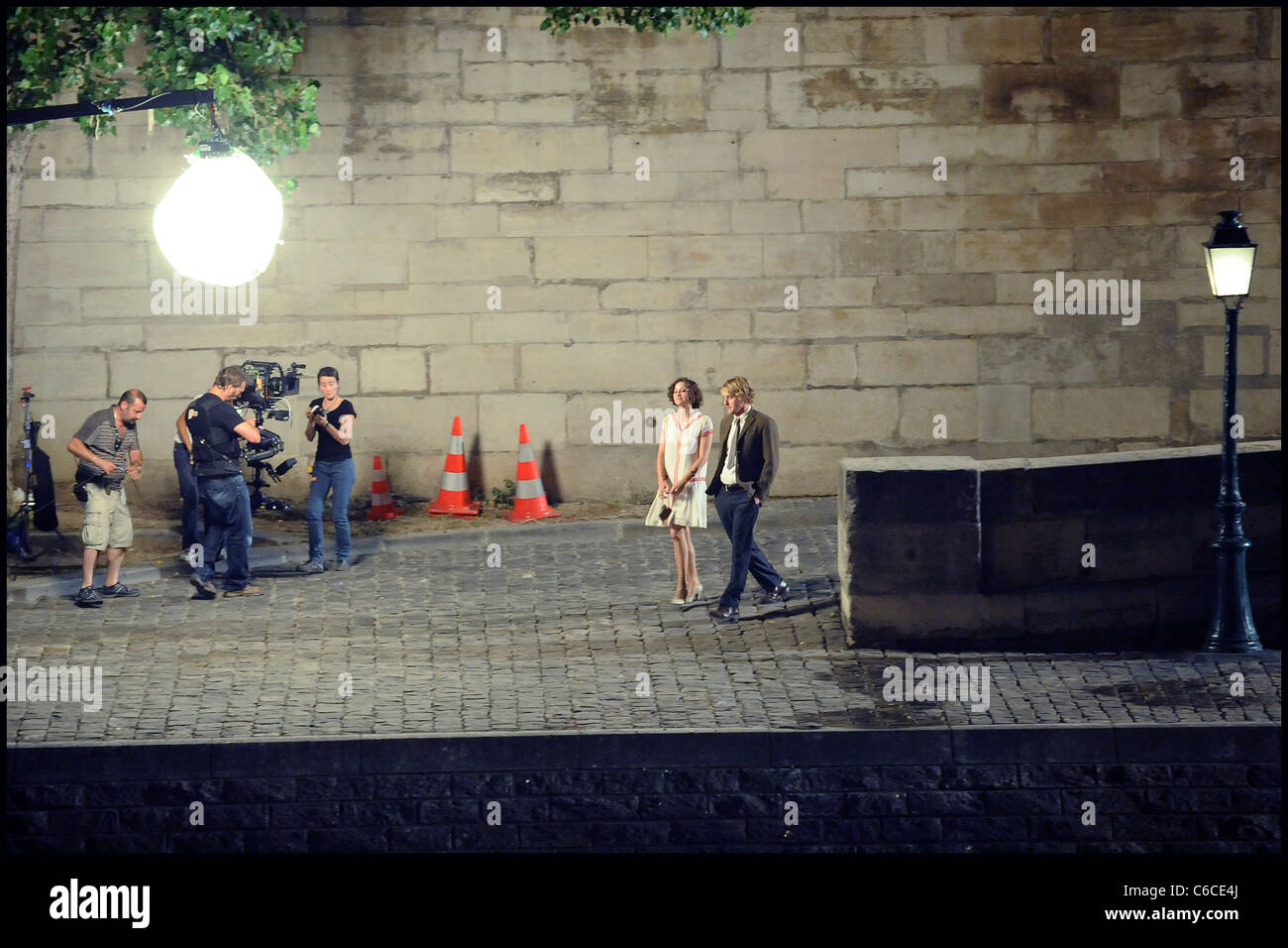 Marion Cotillard et Owen Wilson sur le plateau de son nouveau film ...