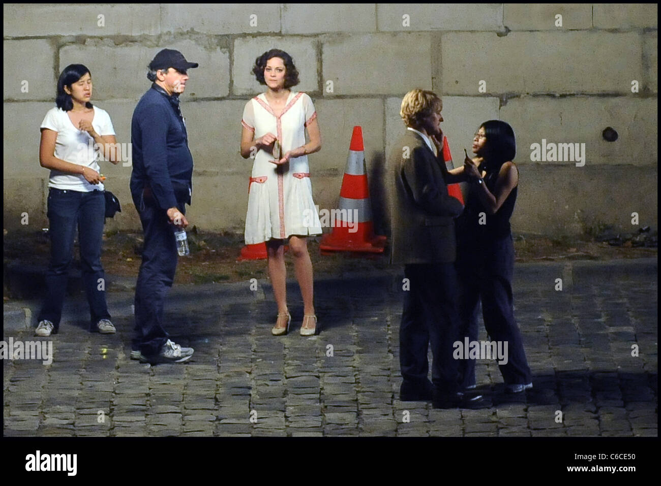 Marion Cotillard et Owen Wilson sur le plateau de son nouveau film ...