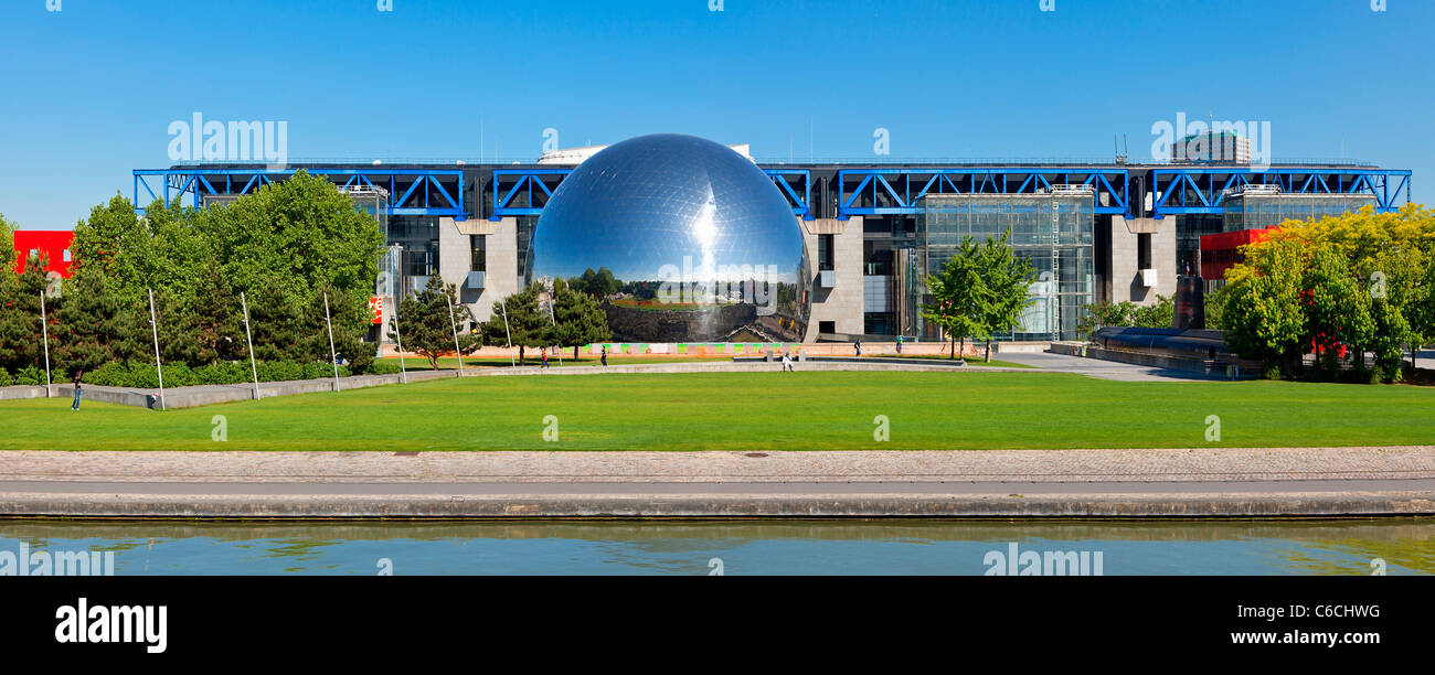 France, Paris, Géode à la Cité des Sciences et de l'industrie à La Villette Park Banque D'Images