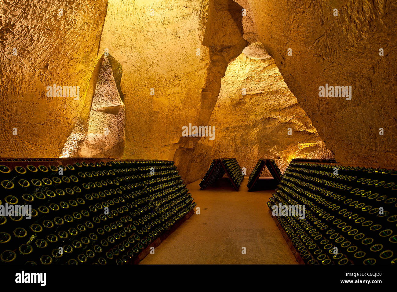 Des bouteilles de champagne à 99, Taittinger cave à champagne, France Banque D'Images