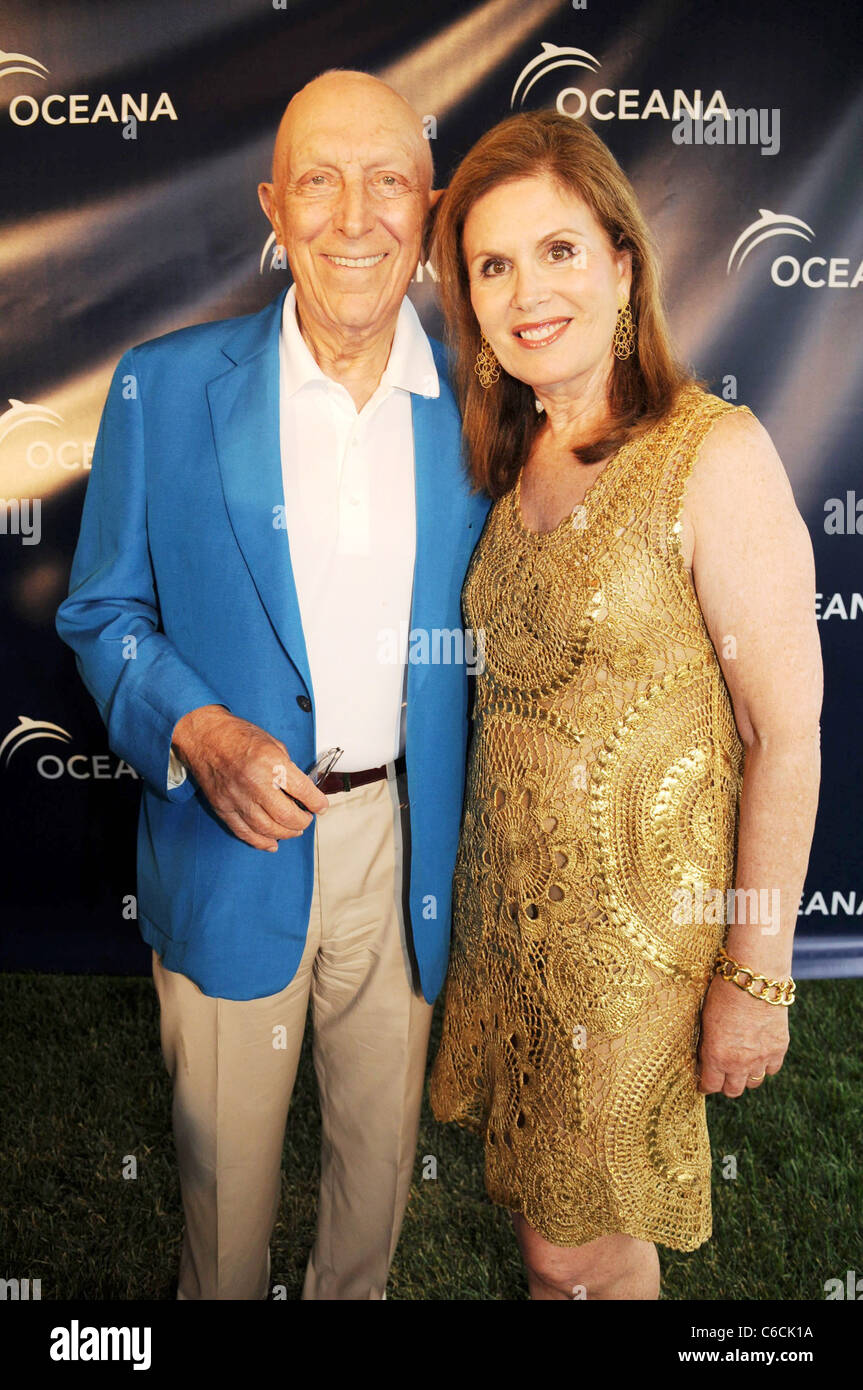 Le sénateur Lautenberg et son épouse Bonnie Oceana's 'Splash' partie dans les Hamptons hébergé par Sam Waterston et doté d''une Banque D'Images