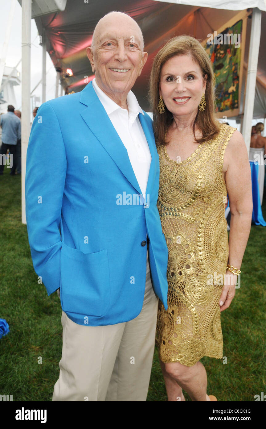 Le sénateur Lautenberg et son épouse Bonnie Oceana's 'Splash' partie dans les Hamptons hébergé par Sam Waterston et doté d''une Banque D'Images