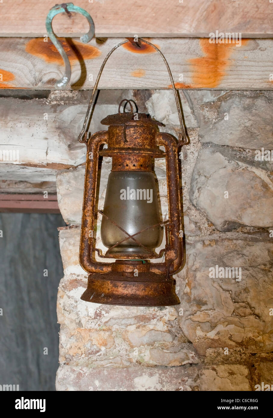 Une vieille lanterne à gaz de rouille Banque D'Images