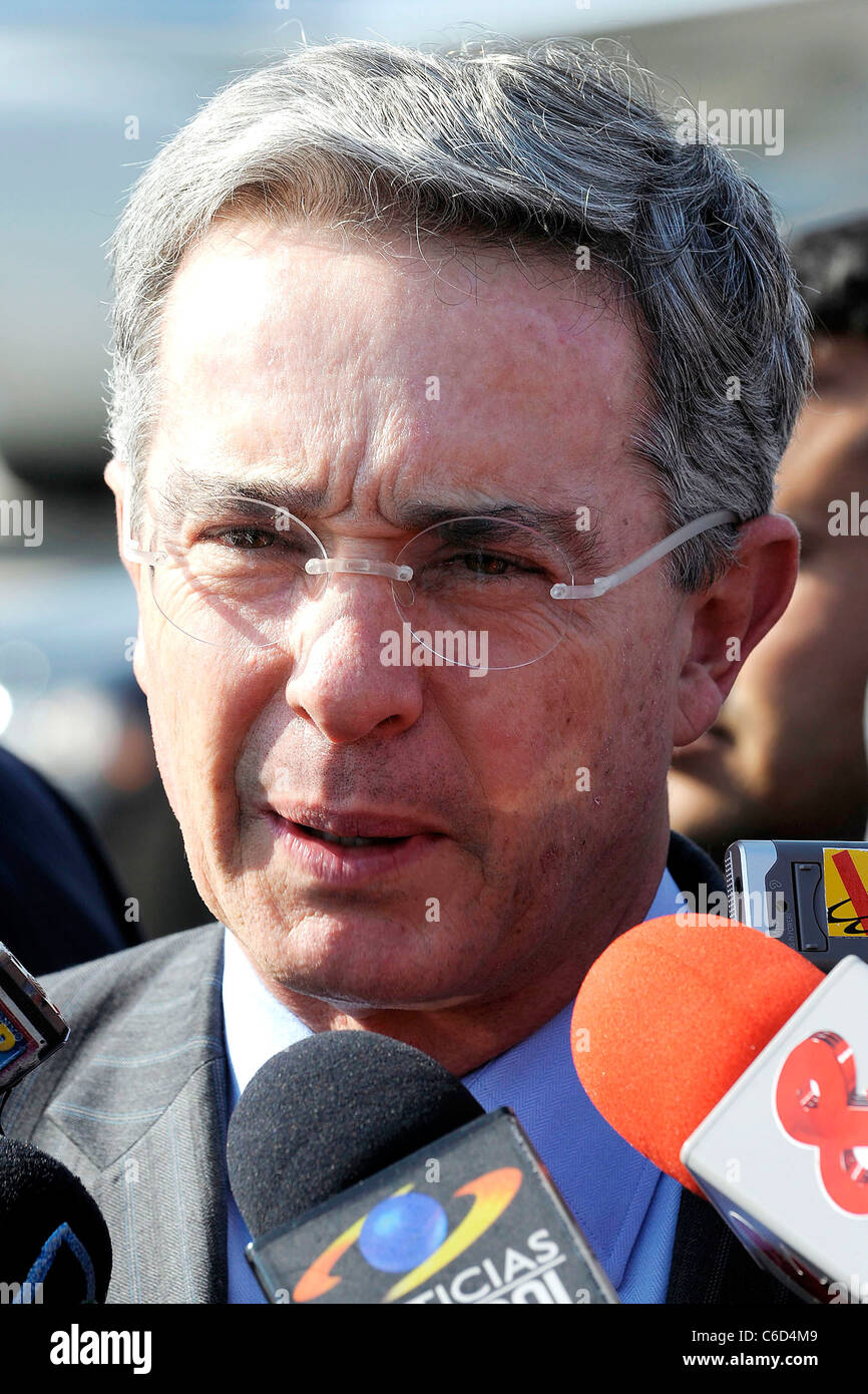 Son Excellence Alvaro Uribe Velez, Président de la République de Colombie. Les dirigeants du monde arrivant à Toronto International Banque D'Images
