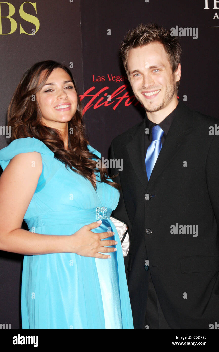 Jonathan Jackson et sa femme 2010 Prix Daytime Emmy a tenu à Las Vegas Hilton Hotel & Casino - Las Vegas, Nevada des arrivées - Banque D'Images