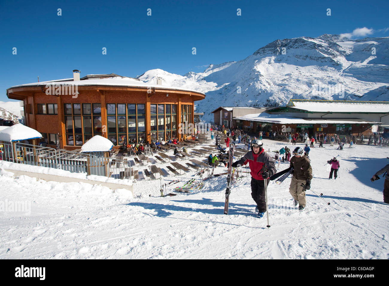 Un Skifahrer der, Sommerbergalm, 2100 mètres, au skieur, Sommerbergalm, 2100 mètres Banque D'Images