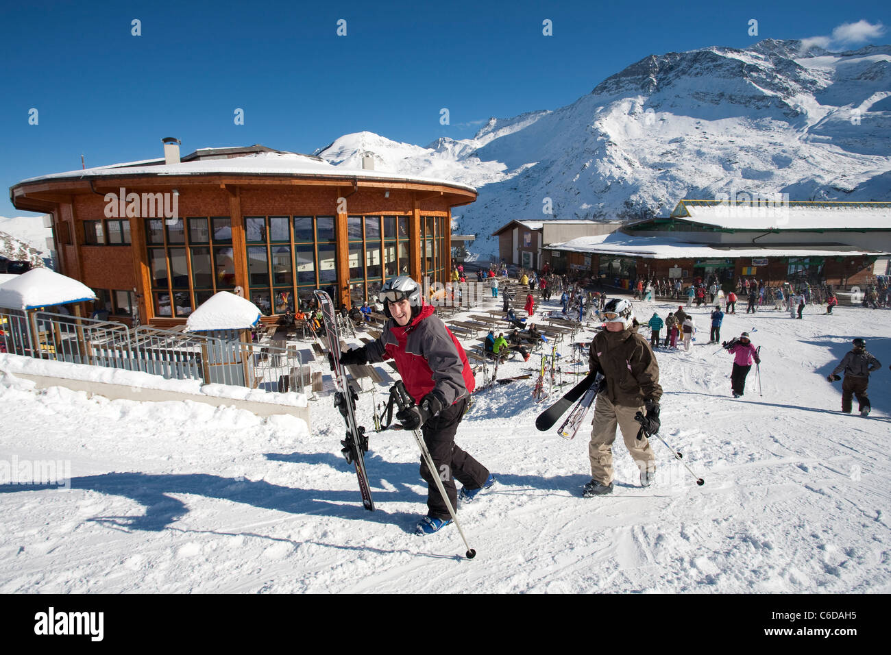 Un Skifahrer der, Sommerbergalm, 2100 mètres, au skieur, Sommerbergalm, 2100 mètres Banque D'Images