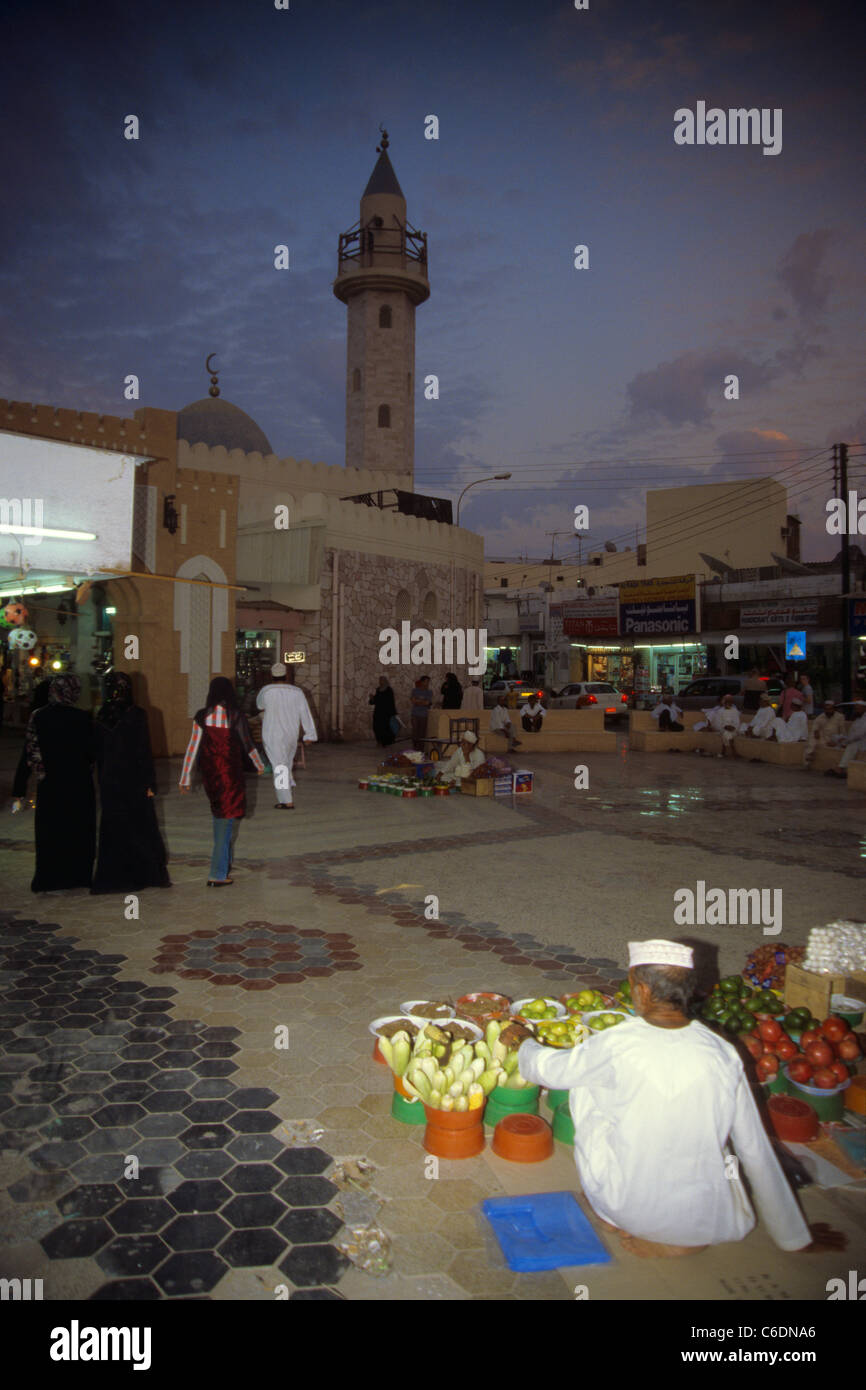 Un souk, Bazar, Corniche der Stadt, Mutrah, Muscat, Bazar, souk, le souk, le souk, corniche, personnes, Mutrah, vieille ville Banque D'Images