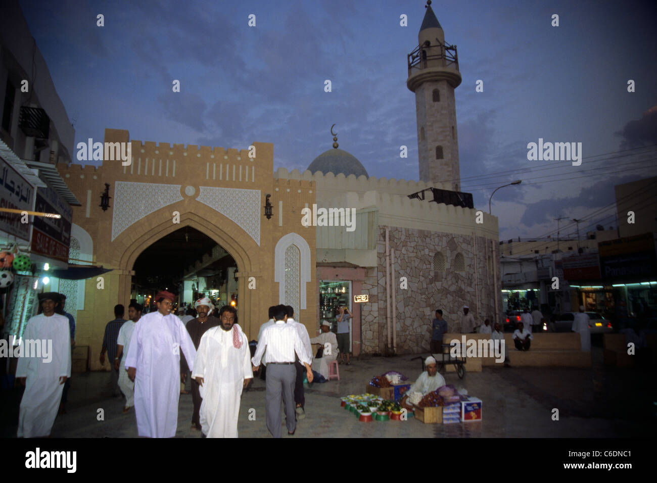 Un souk, Bazar, Corniche der Stadt, Mutrah, Muscat, Bazar, souk, le souk, le souk, corniche, personnes, Mutrah, vieille ville Banque D'Images