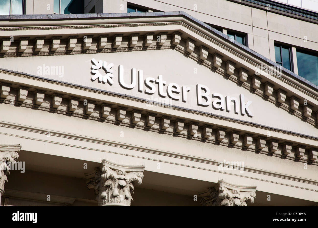 Ulster Bank signent à Belfast le portico Banque D'Images