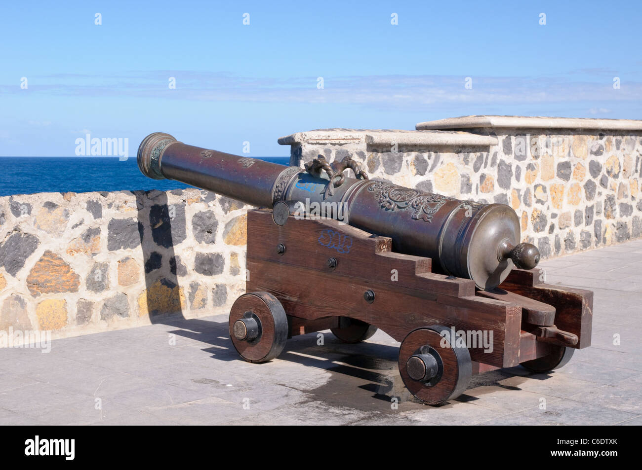 Canon, mur fortifié de la Plaza Europa, Puerto de la Cruz, Tenerife, Canaries, Espagne, Europe Banque D'Images