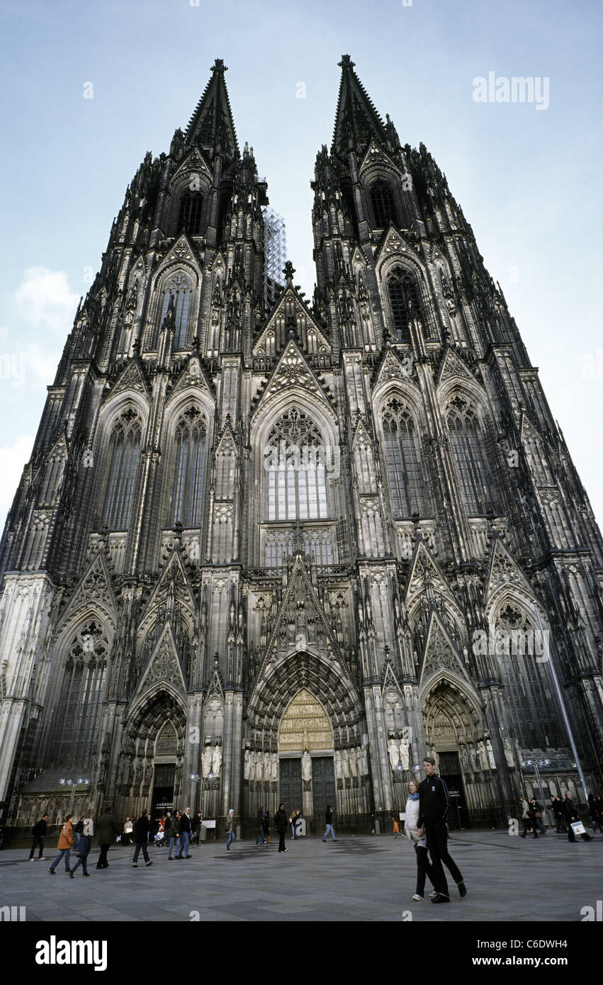 Vue de la cathédrale de Cologne (Kölner Dom) dans la ville allemande de Cologne. Banque D'Images