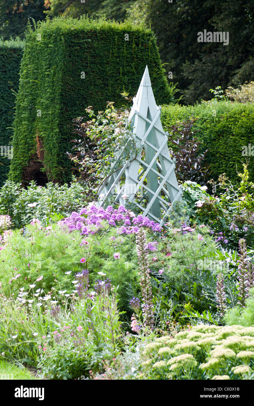 Partie des jardins de la famille Sitwell à Renishaw Hall, près de Sheffield Banque D'Images