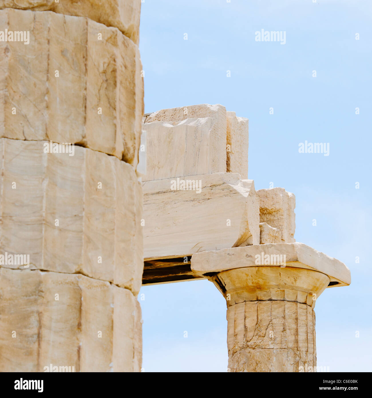 Grèce, Athènes, acropole, des colonnes doriques de Propylaea Banque D'Images