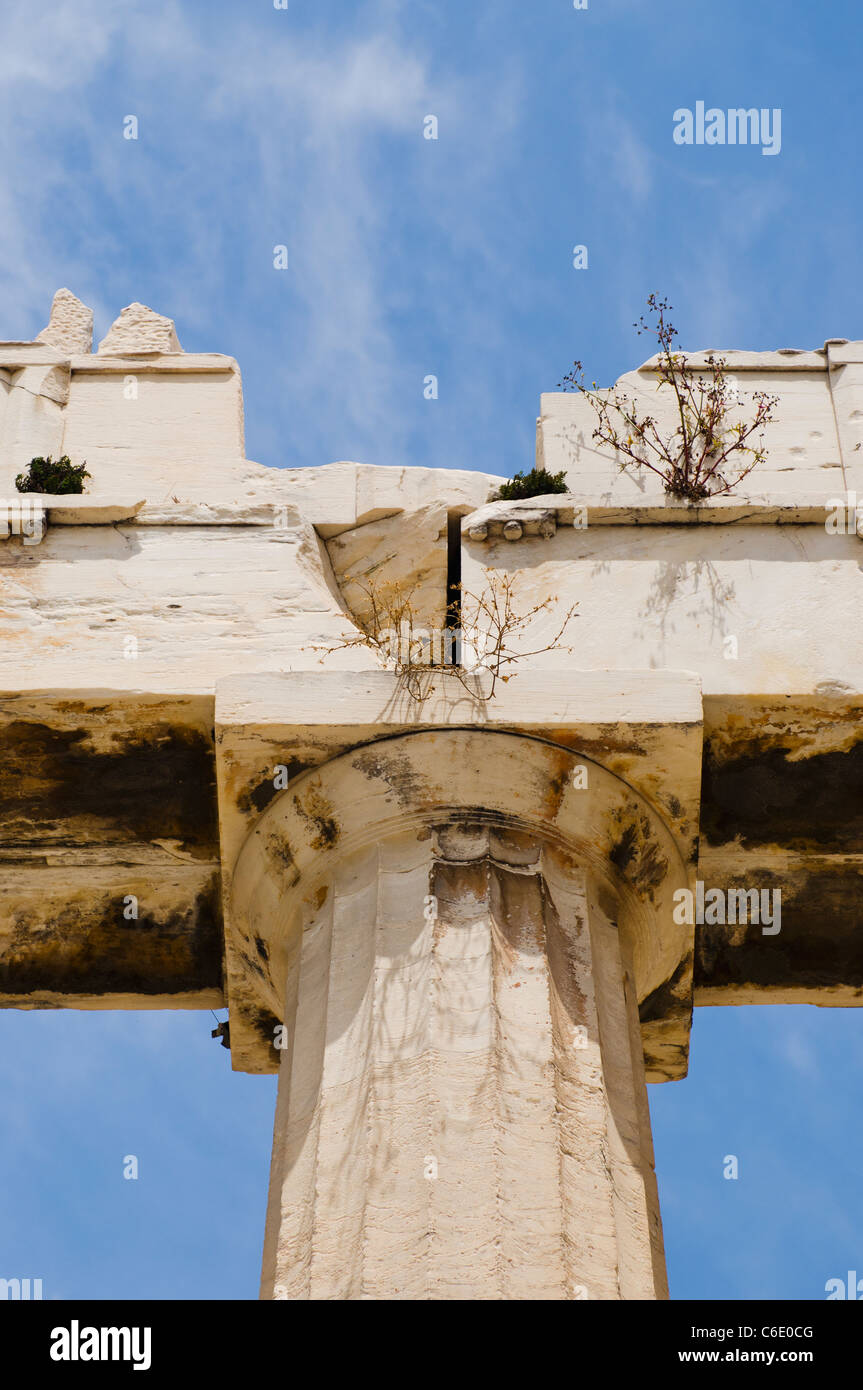 Grèce, Athènes, acropole, colonne dorique de Propylaea Banque D'Images