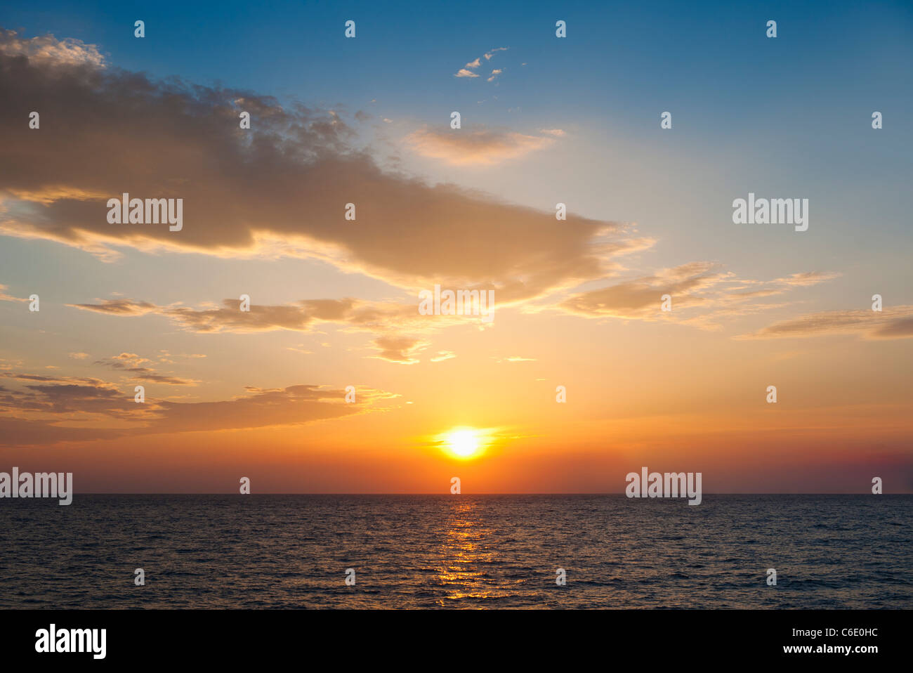 La Grèce, l'horizon de mer au lever du soleil Banque D'Images