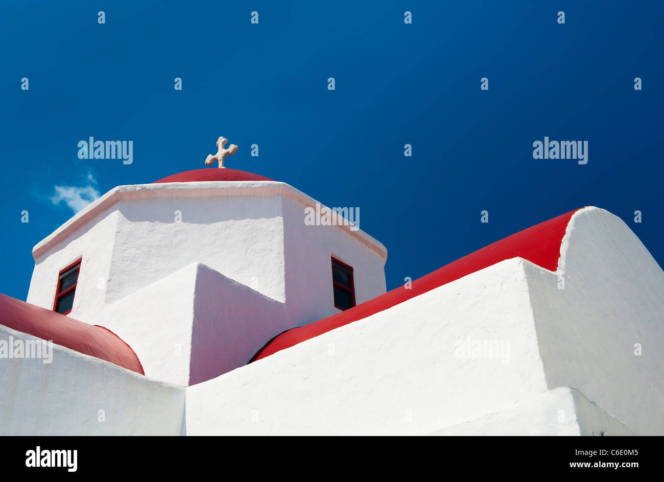 La Grèce, Îles Cyclades, Mykonos, toit de l'église de croix Banque D'Images