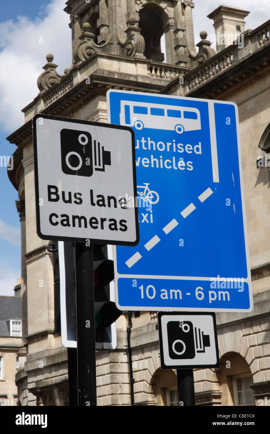 Taxi et Bus Lane Sign in Bath Banque D'Images