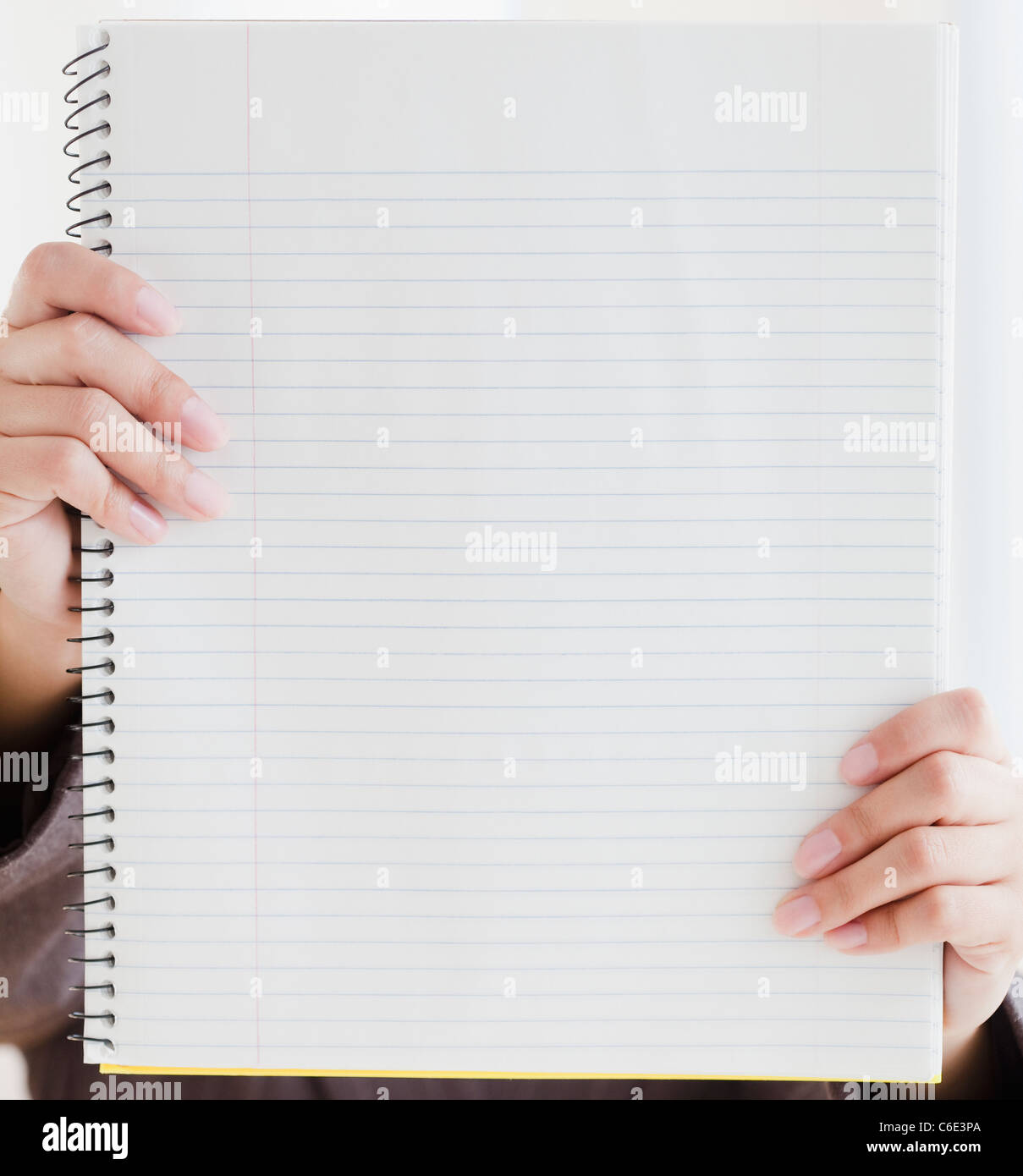 USA, New Jersey, Jersey City, Close up of woman's hands holding blank notebook Banque D'Images