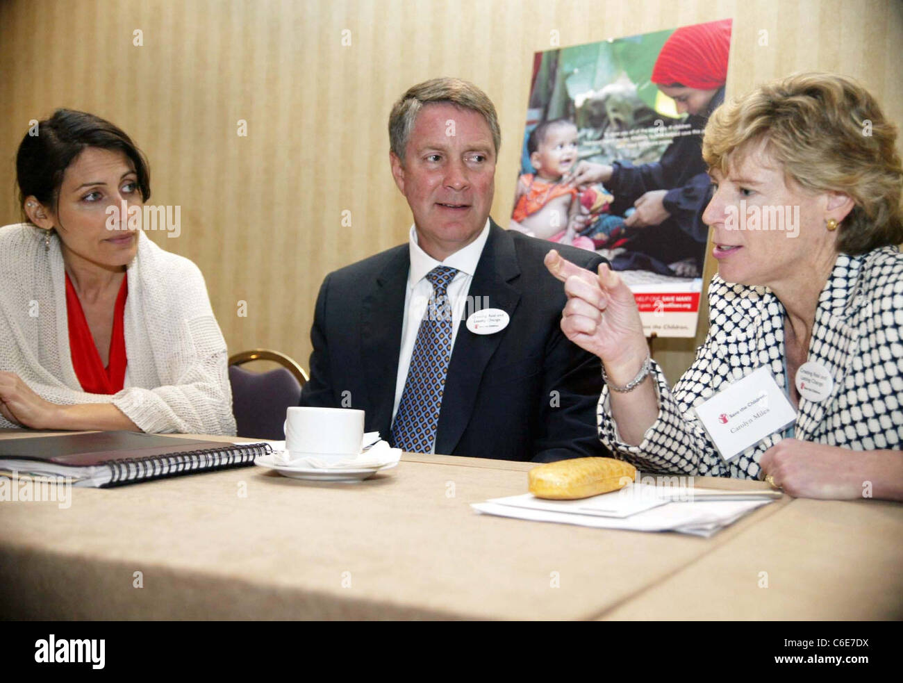 Lisa Edelstein, le sénateur américain Bill Frist et Carolyn Miles Save the Children et l'Ad Council lancent un service public national Banque D'Images