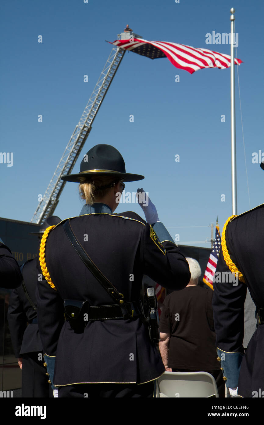 Cérémonie commémorative de l'application de la loi, Grand Island, Nebraska en 2011. Patrouille de l'État, color guard, honorant la tombée. Banque D'Images