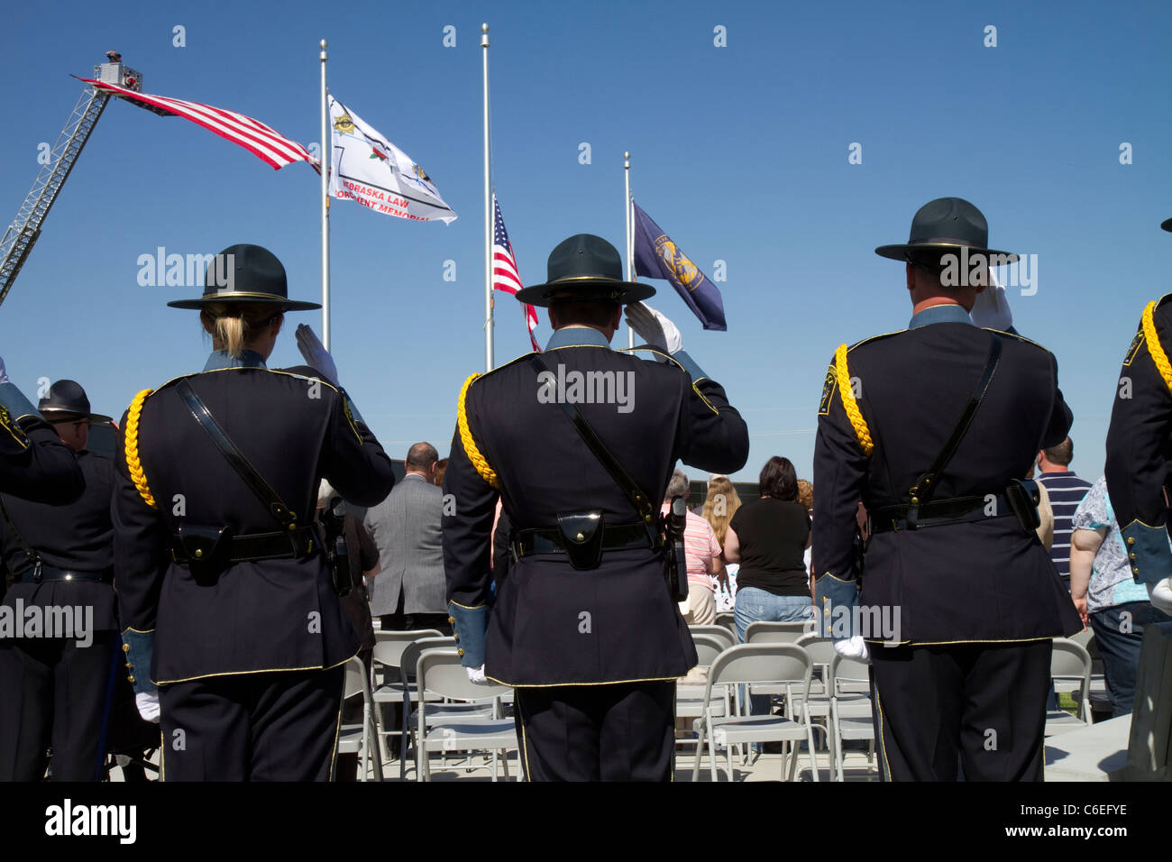 Cérémonie commémorative de l'application de la loi, Grand Island, Nebraska en 2011. Patrouille de l'État, color guard, honorant la tombée. Banque D'Images