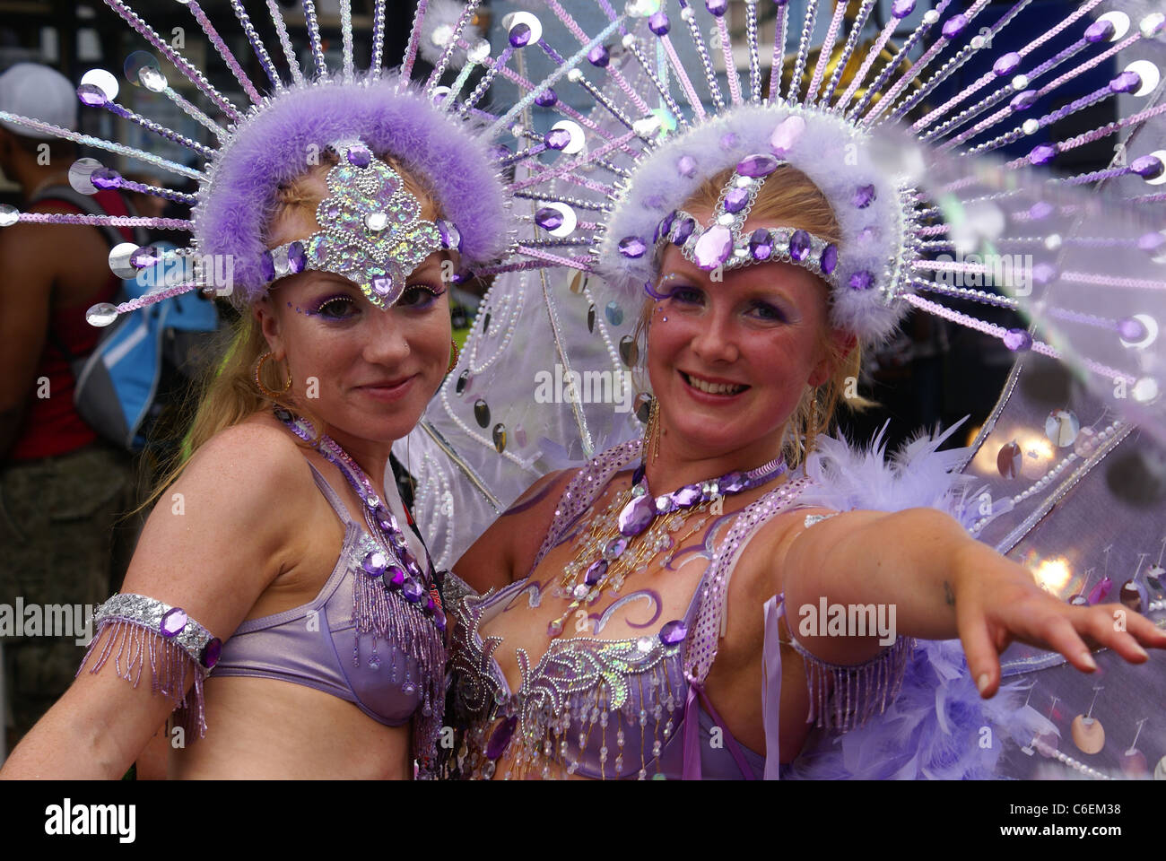 Les artistes interprètes ou exécutants participent au carnaval de Notting Hill, plus grand festival d'Europe. Banque D'Images