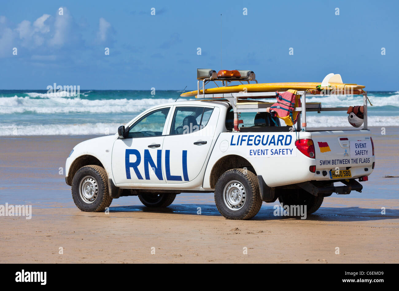 RNLI sauveteur sauvetage véhicule sur plage à Newquay Cornwall England UK GB EU Europe Banque D'Images