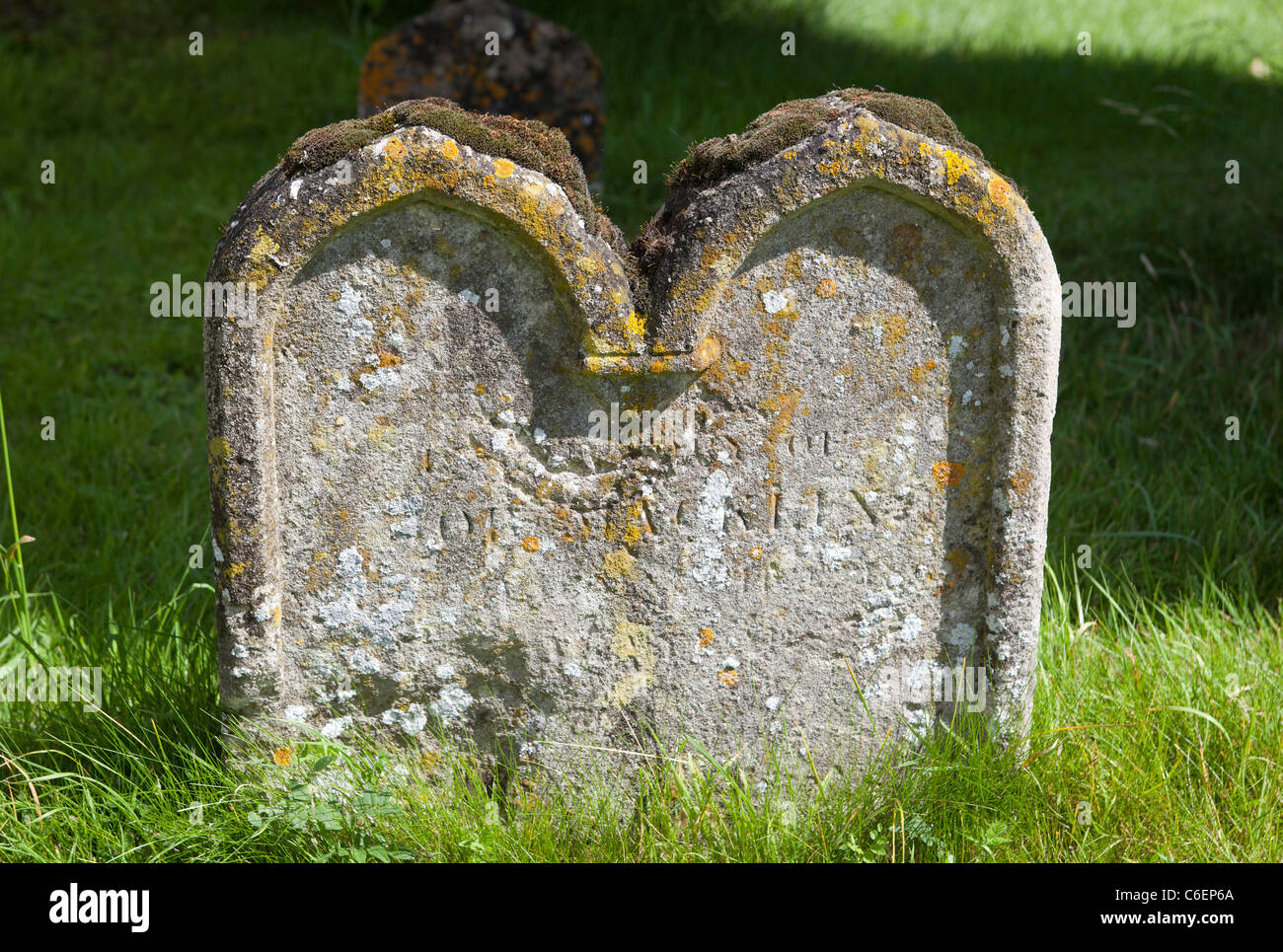 Pierre tombale cimetière de St Marie Madeleine Church Woodborough Wiltshire Banque D'Images