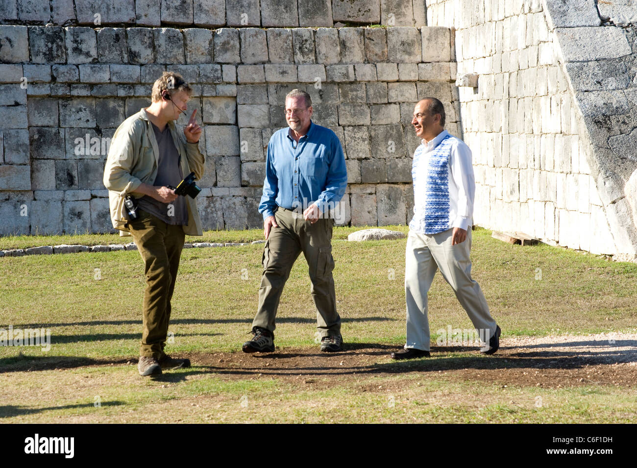 Le Président Felipe Calderon du Mexique tours Chichen Itza avec Peter Greenberg Banque D'Images