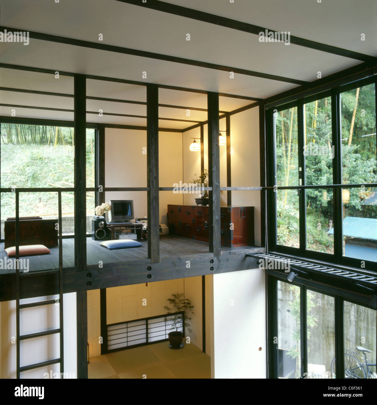 Salon moderne dans une maison japonaise Banque D'Images