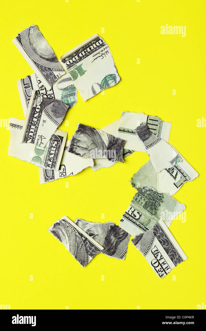 Crise - signe du dollar sur fond jaune Banque D'Images