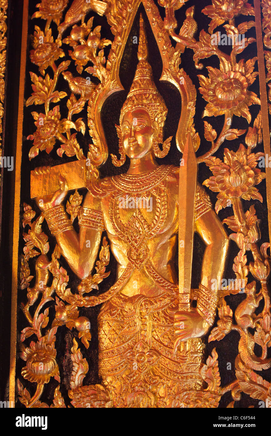 Panneau orné d'or à l'intérieur de Wat Phan sur, situé dans la vieille ville de Chiang Mai Banque D'Images