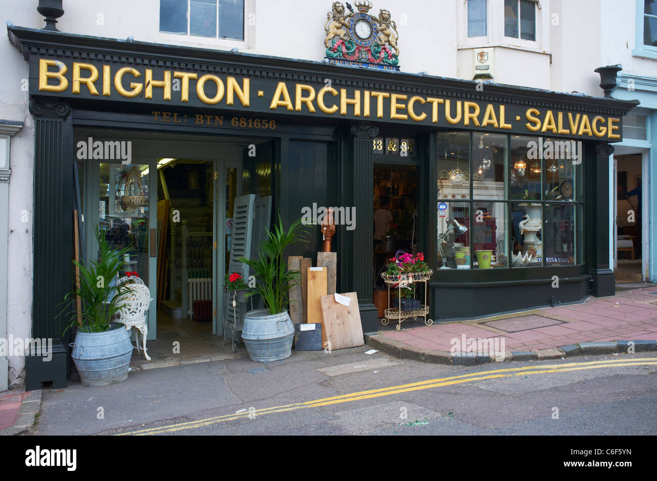 Façade de Brighton Brighton Architectural Salvage Gloucester Road UK Banque D'Images