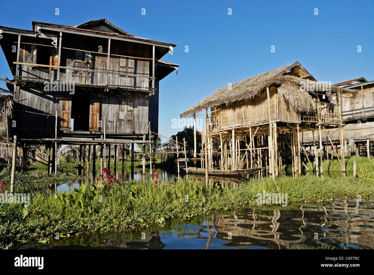 Maisons sur pilotis au Lac Inle, Myanmar (Birmanie) Banque D'Images