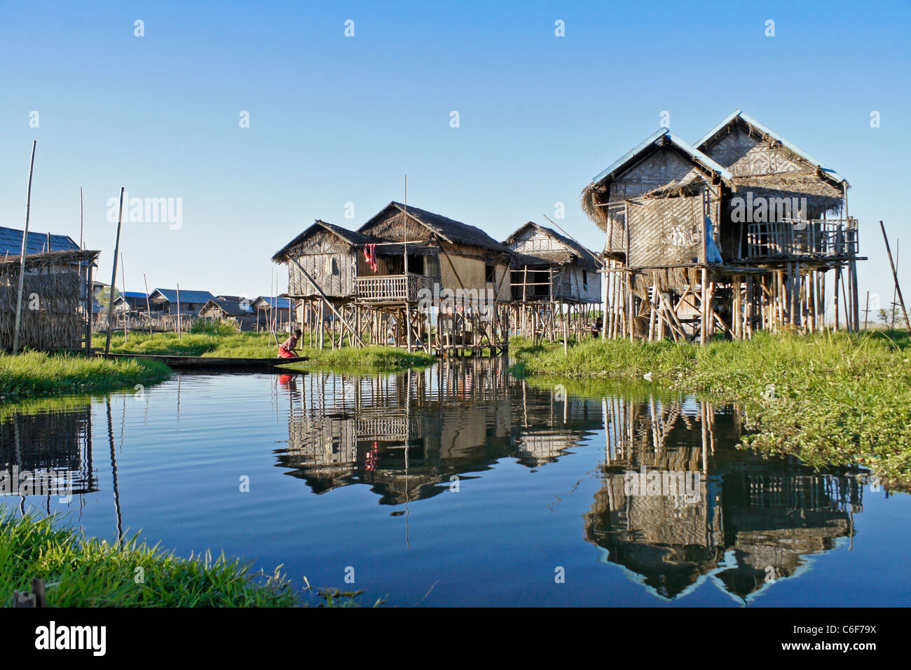 Maisons sur pilotis au Lac Inle, Myanmar (Birmanie) Banque D'Images