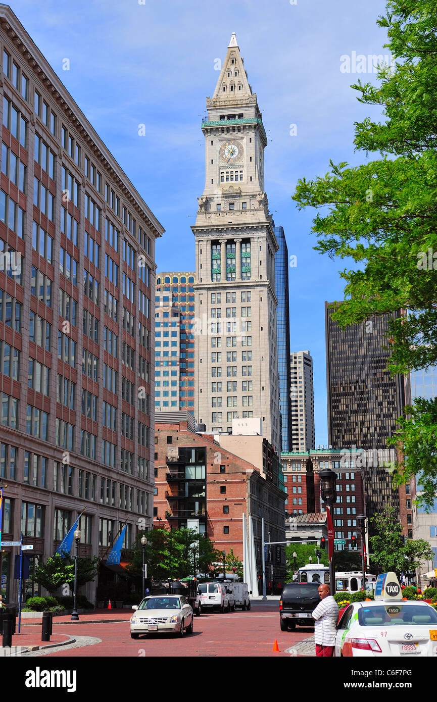 Boston Custom House avec vue sur rue Banque D'Images