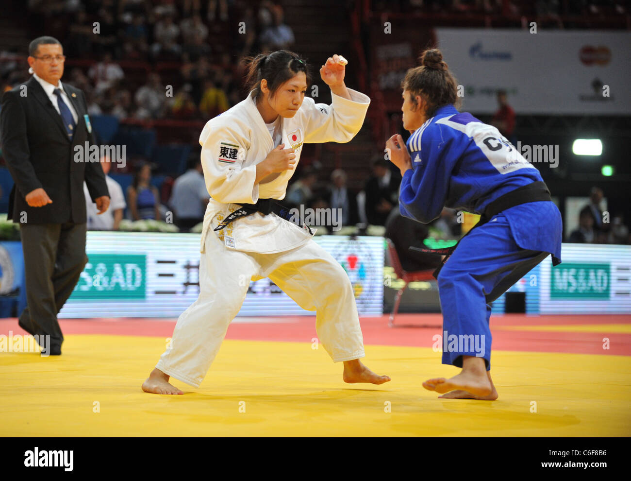 Misato Nakamura (JPN) d'effectuer pour le championnat du monde de judo Paris 2011. Banque D'Images