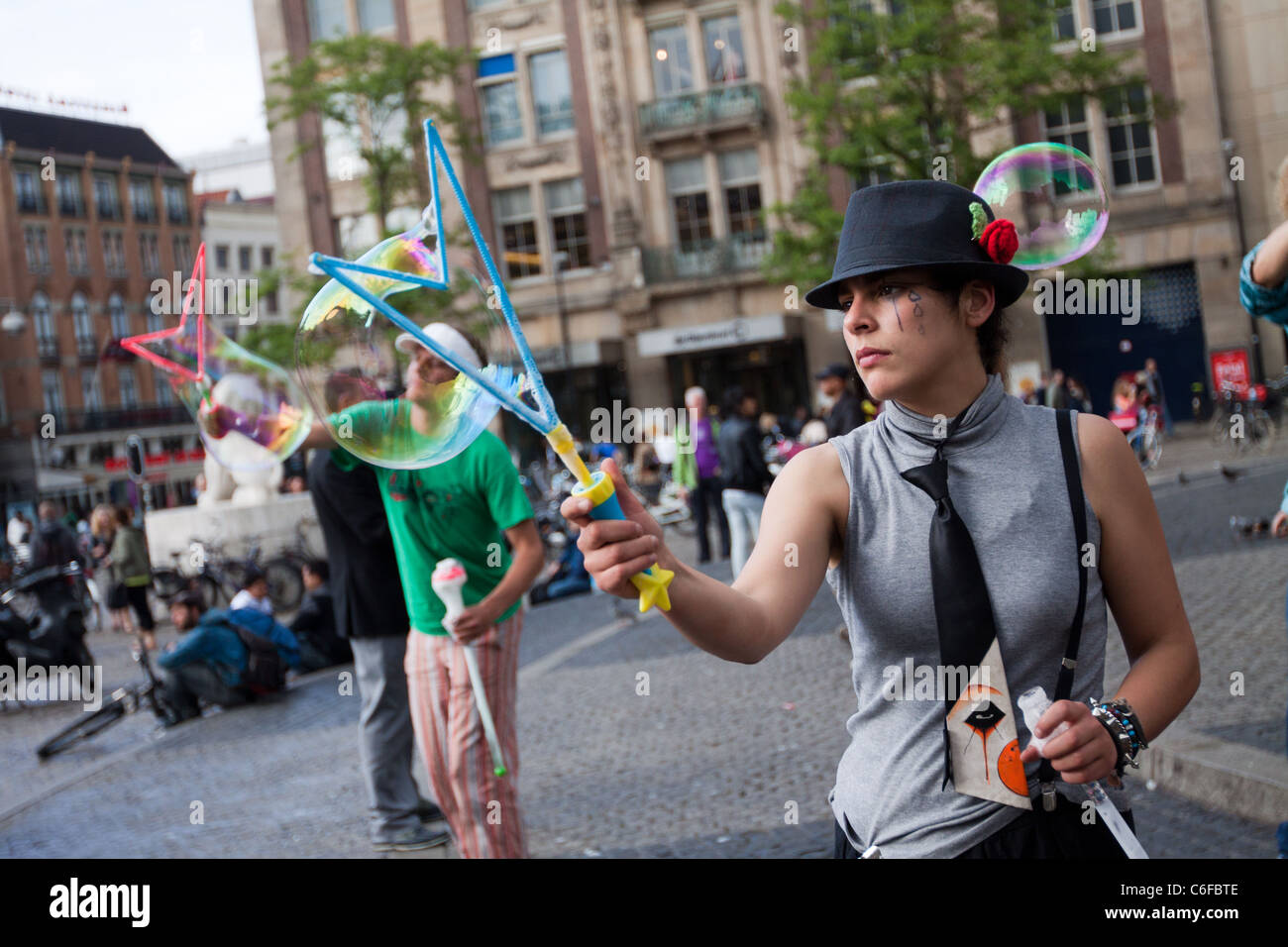 Les artistes de rue sur la place du Dam à Amsterdam Banque D'Images