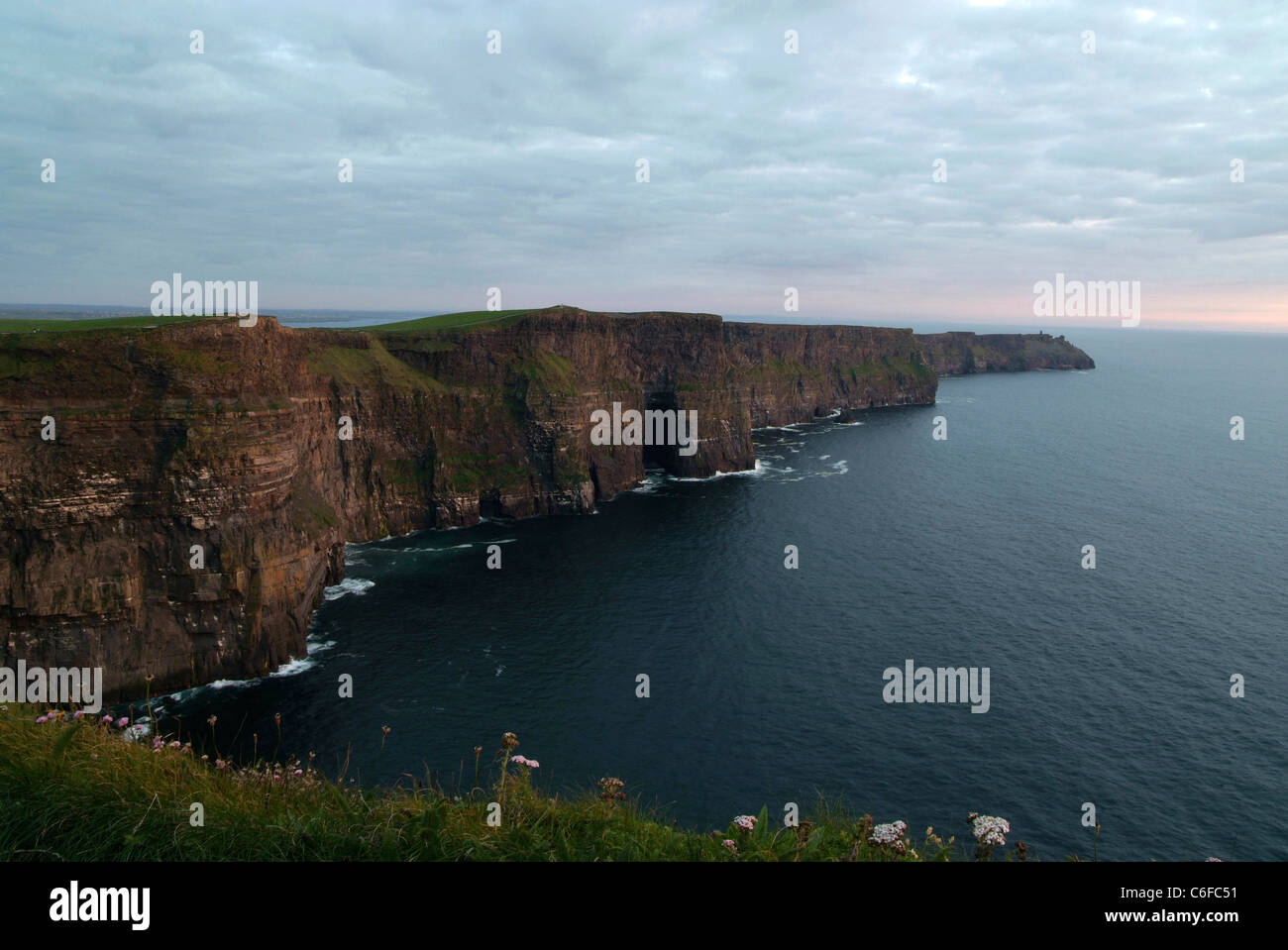 Les falaises de Moher, comté de Clare Irlande Banque D'Images