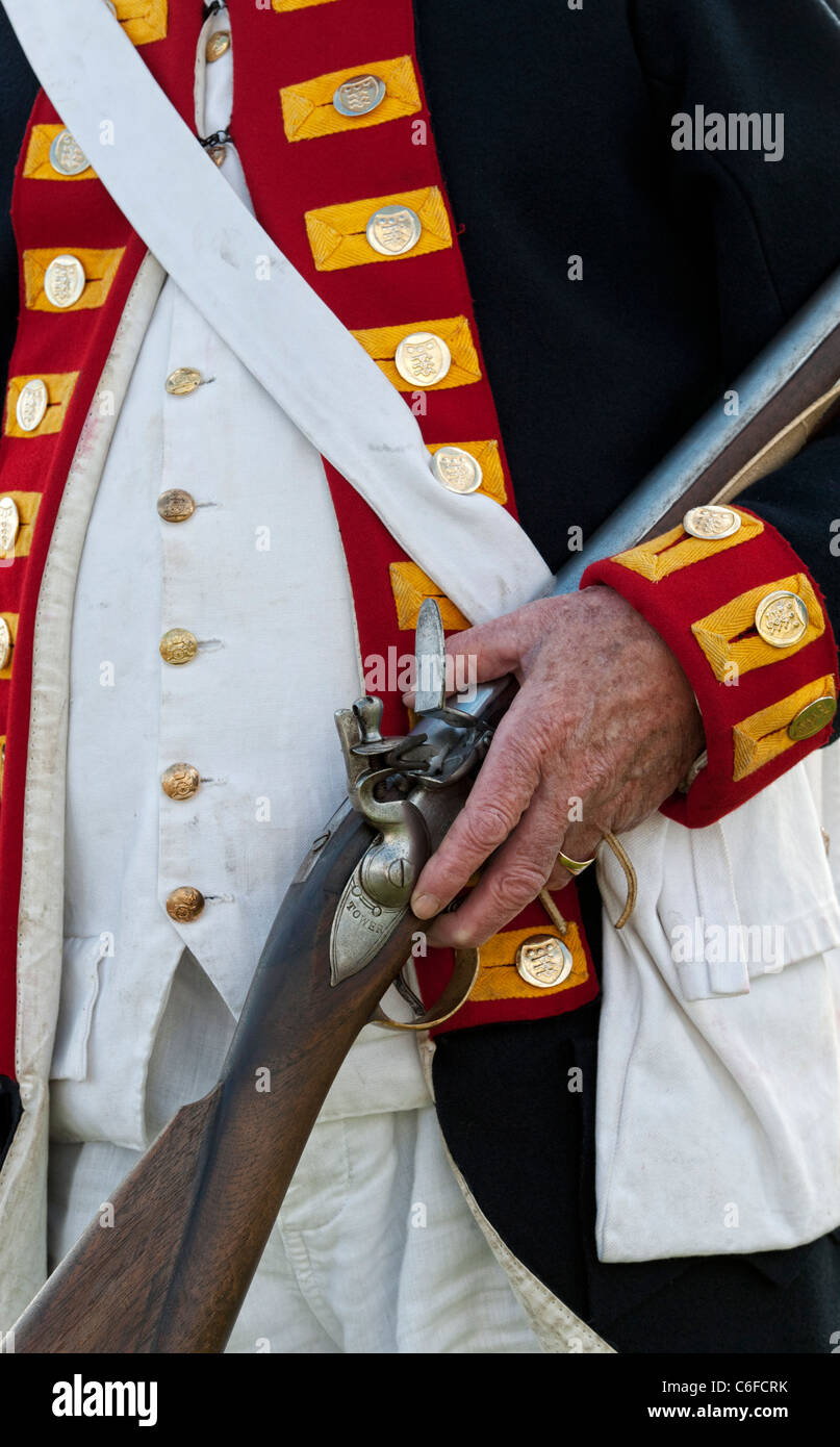 L'Artillerie royale 1794 fantassin. Détail de mousquet et uniforme. Re-enactment à Odyssée militaire Show, Detling, Kent, Angleterre Banque D'Images