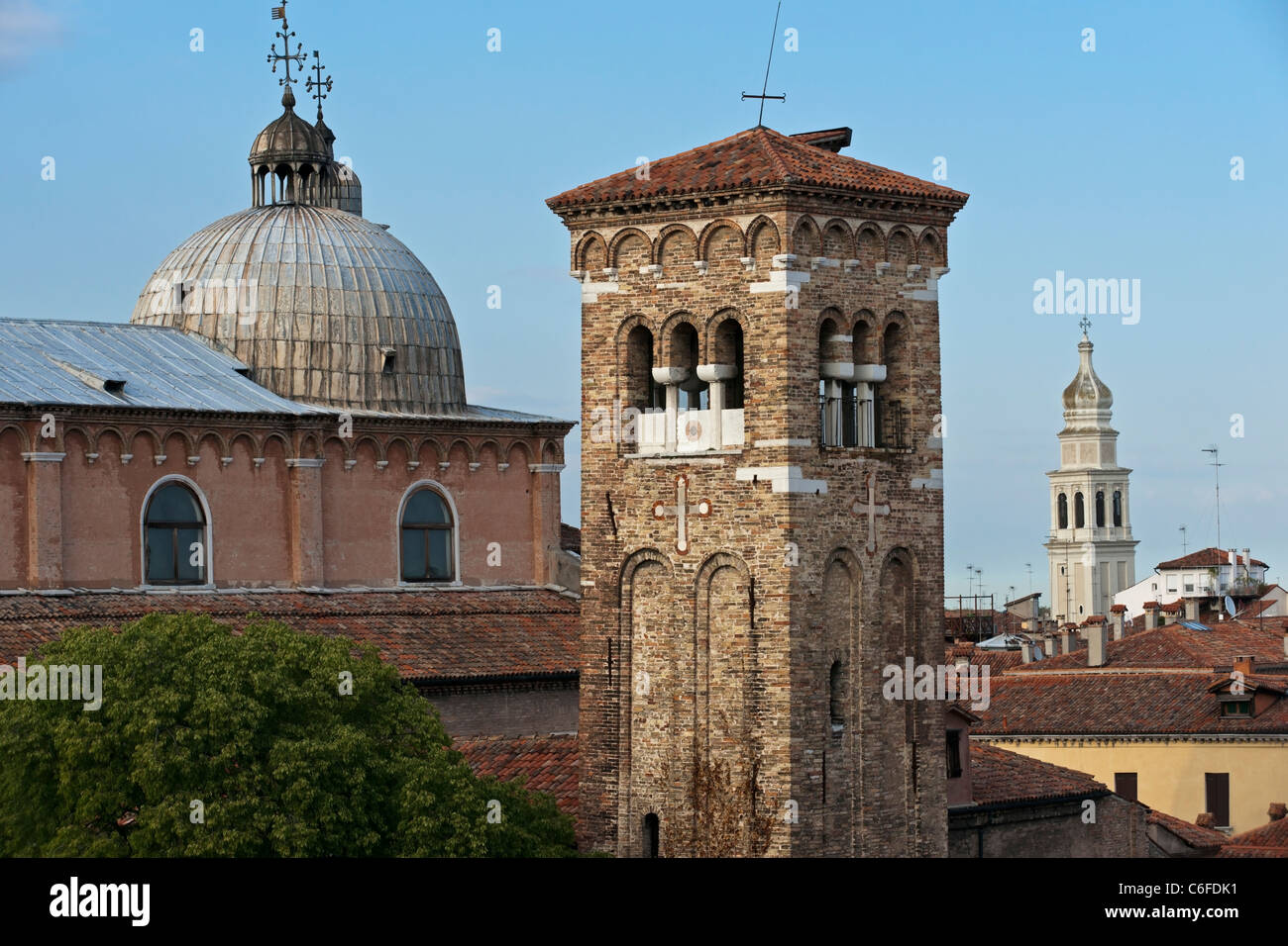 San Zaccaria et l'ancien campanile, vu de l'hôtel Danieli, Venise Banque D'Images